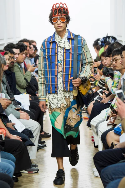 Look 17